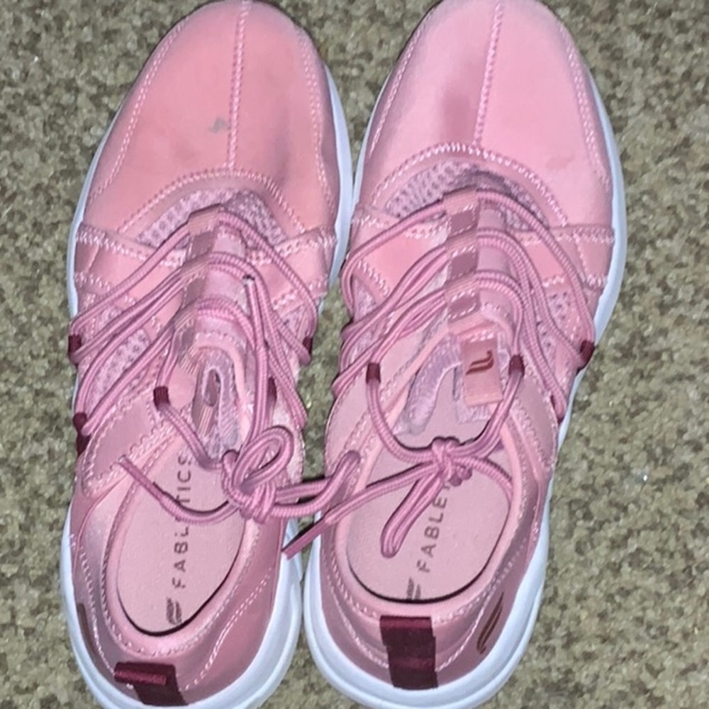 Fabletics sneaker w 7.5b darker pink, used worn a few times